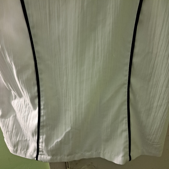 Allison Daley Vest - Picture 10 of 13